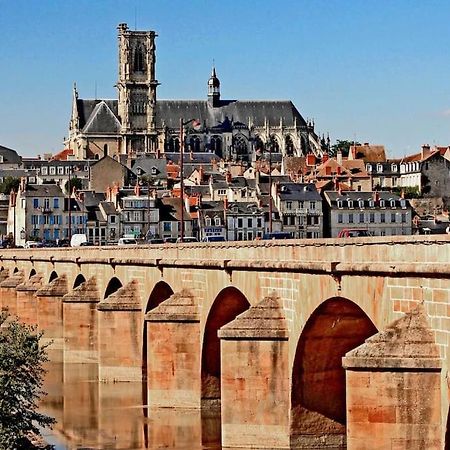 Nevers, Appartement De Standing Proche De La Gare Exteriör bild